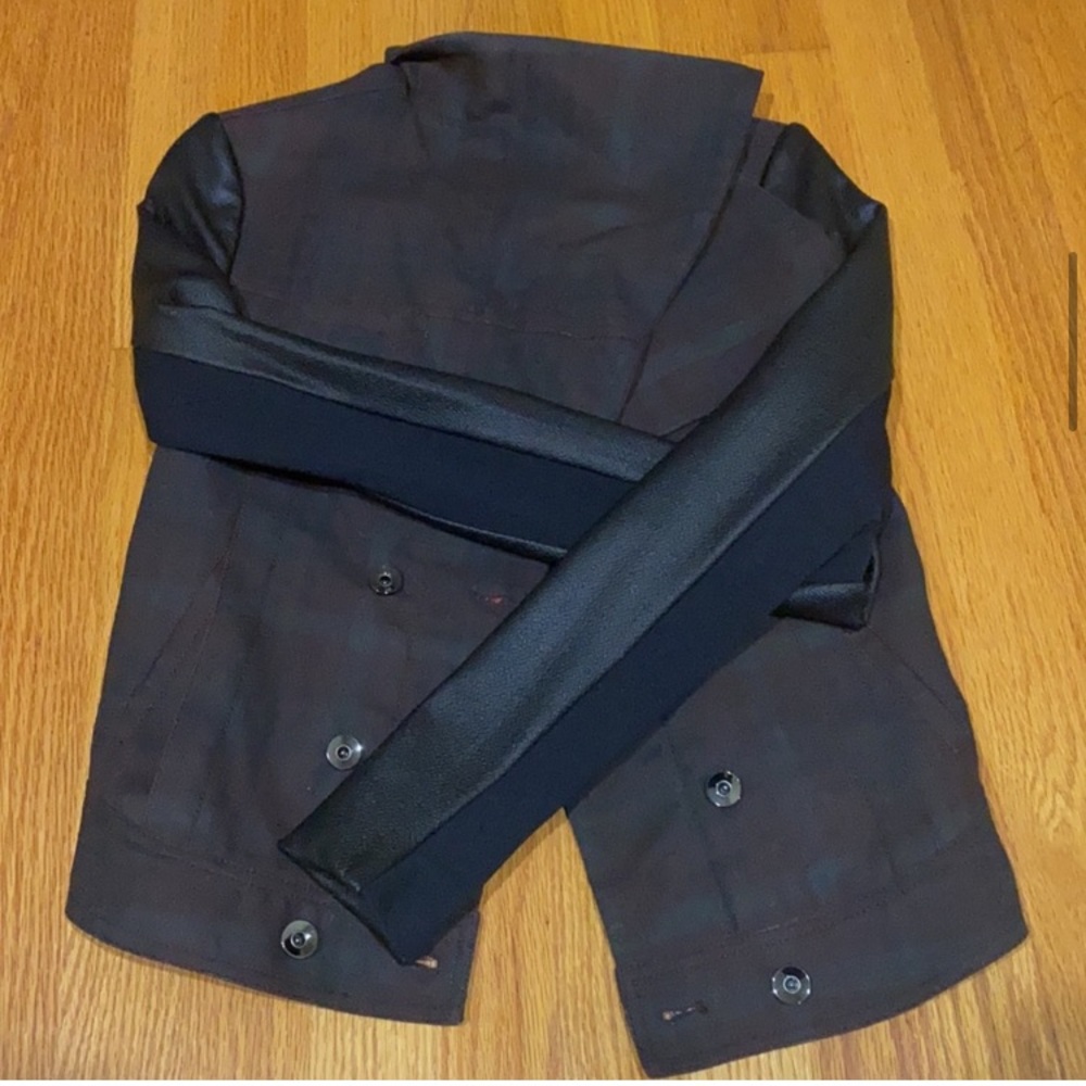 New BCBG plaid Merlot woven jacket, Size XXS **FIRM Price**